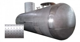 What are the features of stainless steel storage tanks?